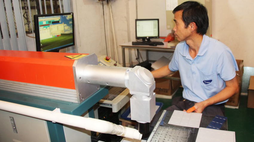 南德太陽(yáng)能組件激光切割車間