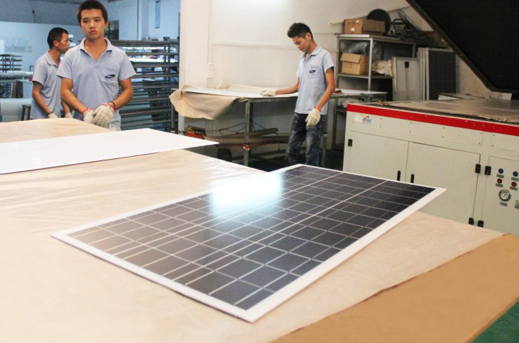 南德太陽(yáng)能板層壓車(chē)間