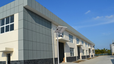 為什么現(xiàn)在新農(nóng)村道路建設(shè)都選用太陽(yáng)能路燈呢？