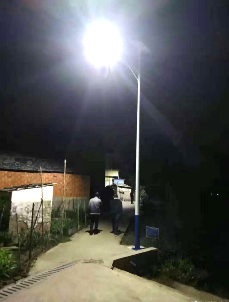 6米太陽能路燈_太陽能道路燈_南德新農(nóng)村太陽能路燈