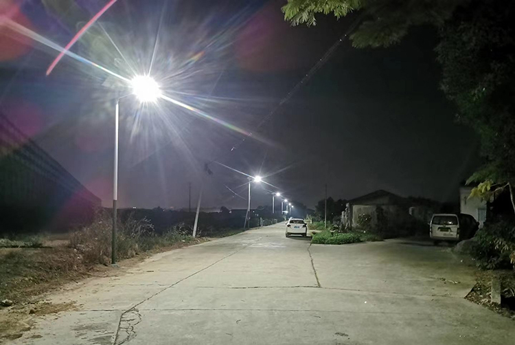 重慶太陽能路燈_農(nóng)村太陽能路燈_中山南德太陽能路燈廠家