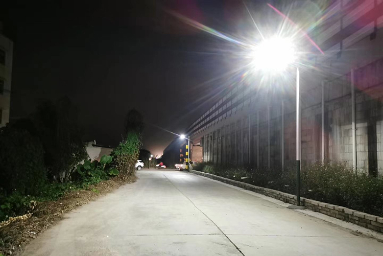 重慶太陽能路燈_農(nóng)村太陽能路燈_中山南德太陽能路燈廠家