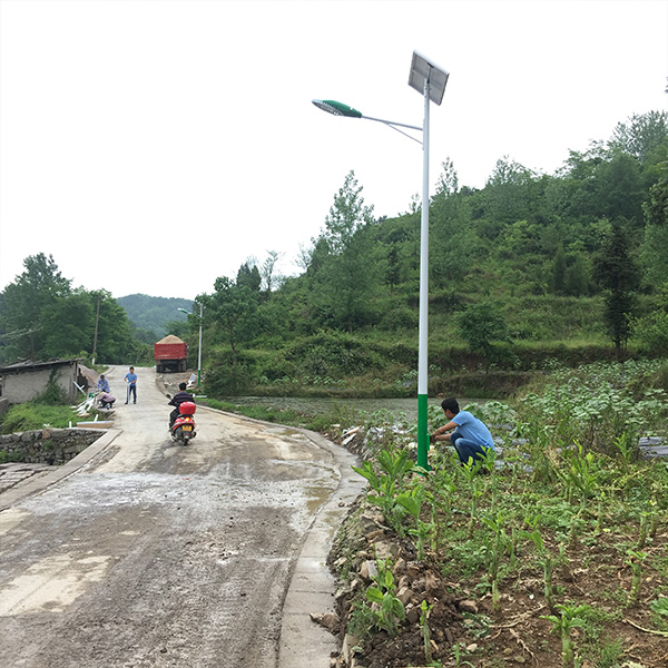 貴州省銅仁市萬(wàn)山區(qū)高樓坪黃家寨太陽(yáng)能路燈工程案例