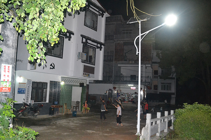 夜間太陽能路燈