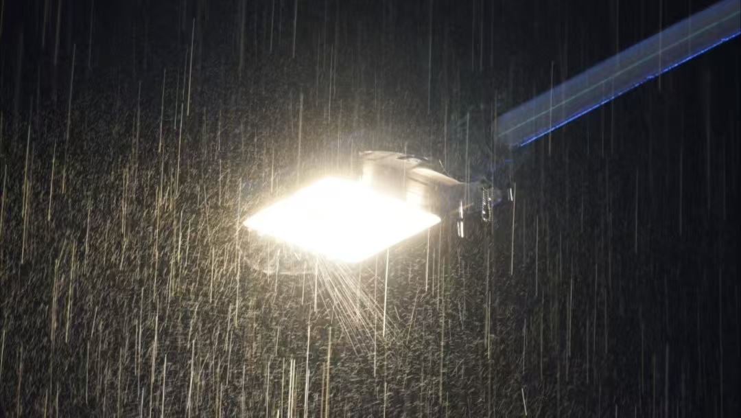 陰雨天續(xù)航無憂——太陽能路燈智能儲電技術(shù)解析