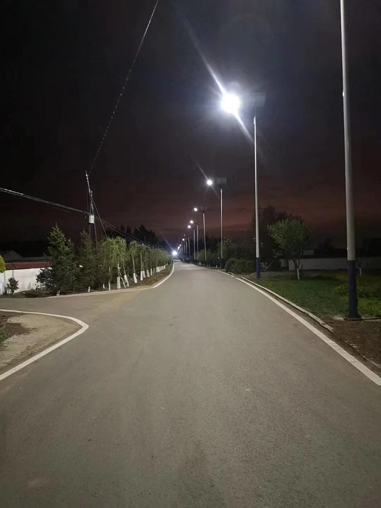 廣西太陽(yáng)能路燈_新農(nóng)村太陽(yáng)能路燈_南德太陽(yáng)能路燈生產(chǎn)廠家