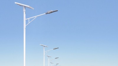 太陽能路燈亮度跟什么因素有關？