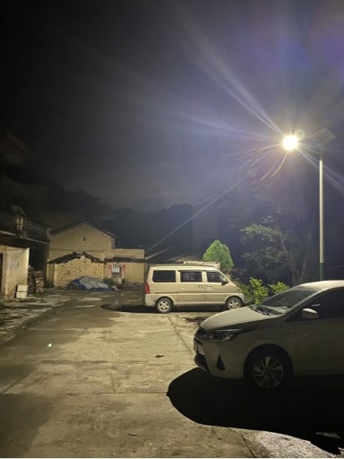 江西省贛州市全南縣龍下鄉(xiāng)上湖村一盞盞太陽(yáng)能路燈亮起