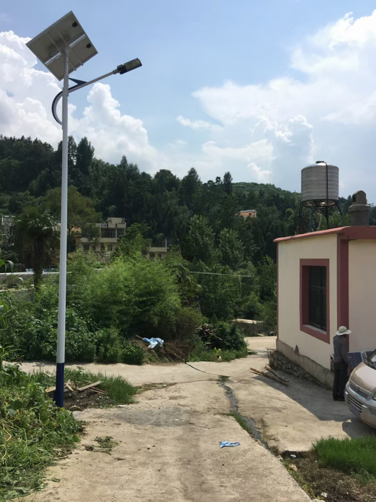 新疆太陽(yáng)能路燈_農(nóng)村太陽(yáng)能路燈_LED太陽(yáng)能路燈