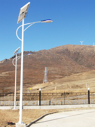 云南文山為脫貧掛勾點(diǎn)安裝43盞新農(nóng)村太陽(yáng)能路燈 點(diǎn)亮村民幸福快樂(lè)