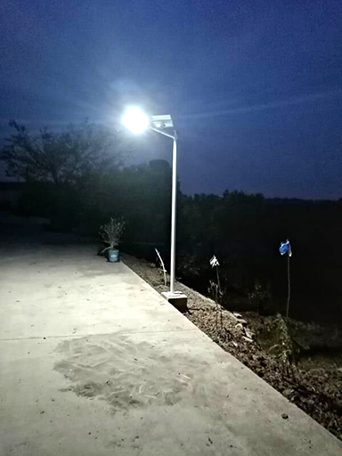 重慶市長壽區(qū)雙龍鎮(zhèn)太陽能路燈300W工程案例