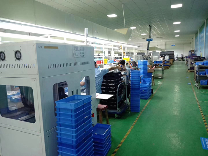 中山市南德太陽能路燈生產(chǎn)廠家 鋰電池工廠