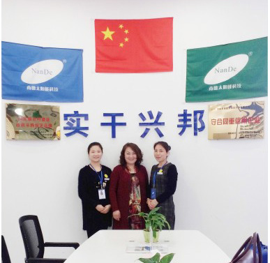 哈爾濱燈飾城黃總：太陽(yáng)能路燈就是南德!