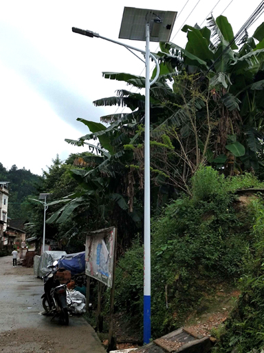 廣西柳州：太陽能路燈照亮農(nóng)村