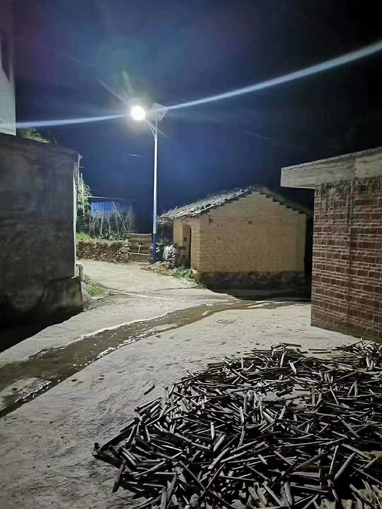 四川太陽能路燈_新農(nóng)村太陽能路燈_40W太陽能路燈