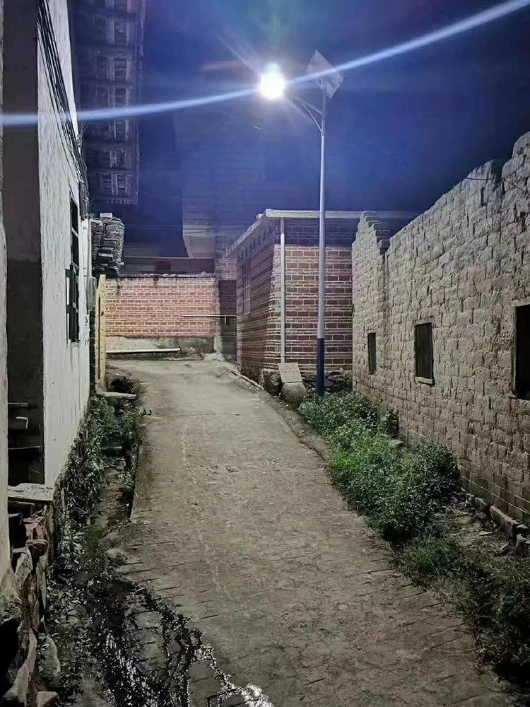 四川太陽能路燈_新農(nóng)村太陽能路燈_40W太陽能路燈