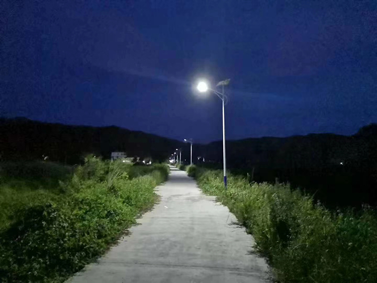 甘肅太陽(yáng)能路燈_新農(nóng)村太陽(yáng)能路燈_南德太陽(yáng)能路燈