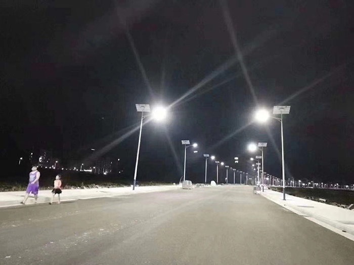 夜間太陽(yáng)能路燈