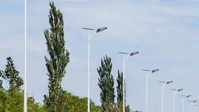 路燈廠(chǎng)家檢查電池電壓的方法