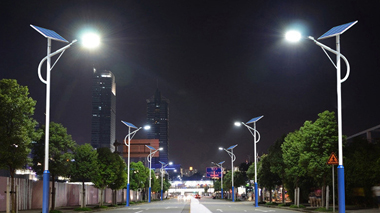 探討太陽(yáng)能路燈選用鋰電池有什么優(yōu)點(diǎn)？