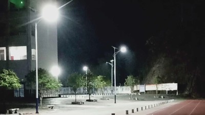 亮啦，110余盞太陽(yáng)能路燈照亮梧州學(xué)子求學(xué)之路