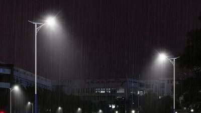 太陽能路燈閃爍怎么辦？