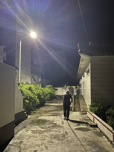 太陽能路燈照亮湖南湘西保靖鄉(xiāng)村新生活