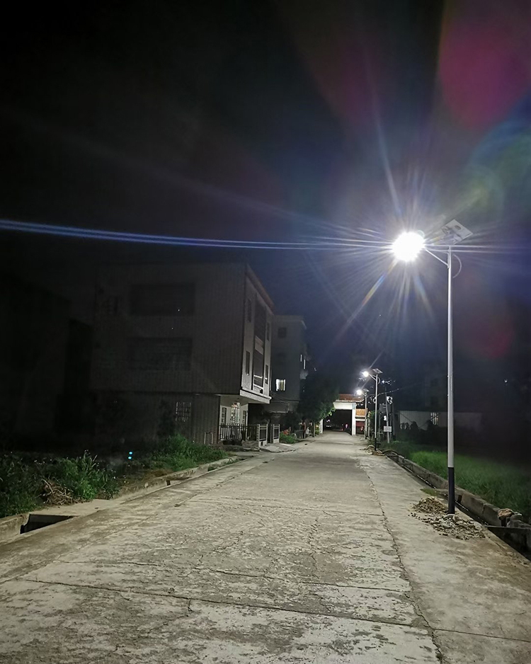 廣東太陽能路燈_鄉(xiāng)村太陽能路燈_南德